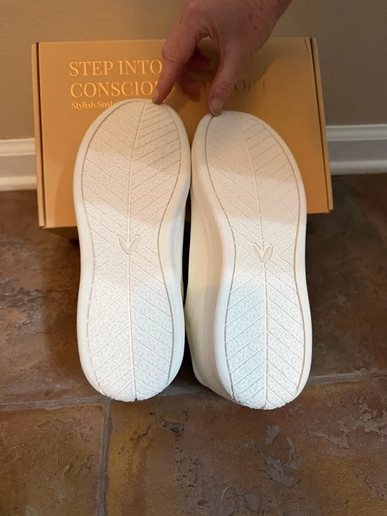 Vivaia White Women's Lace-Up Casual Sneakers - Never Worn, Brand New - Picture 3 of 9